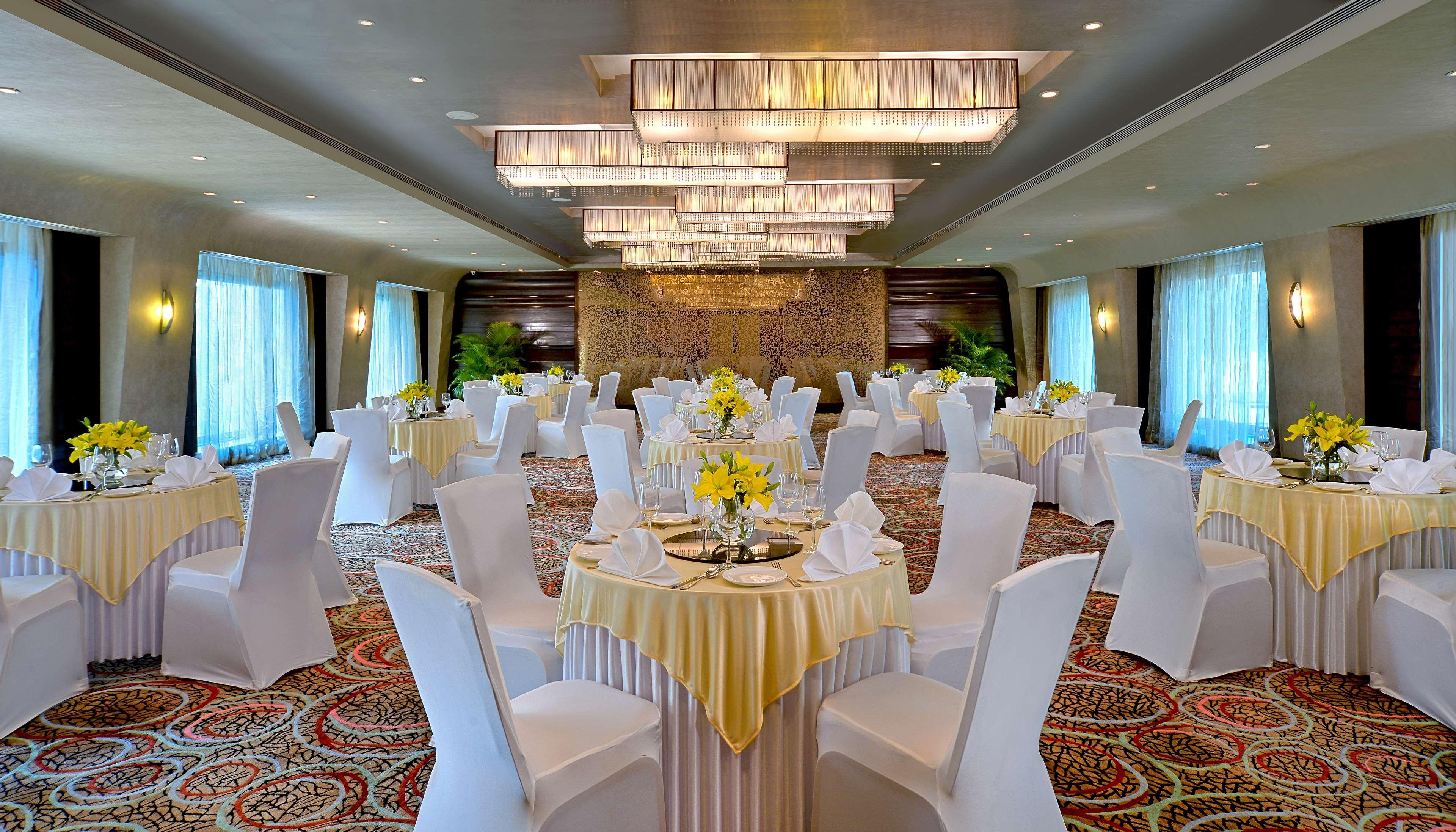 Radisson Mumbai Goregaon Luaran gambar